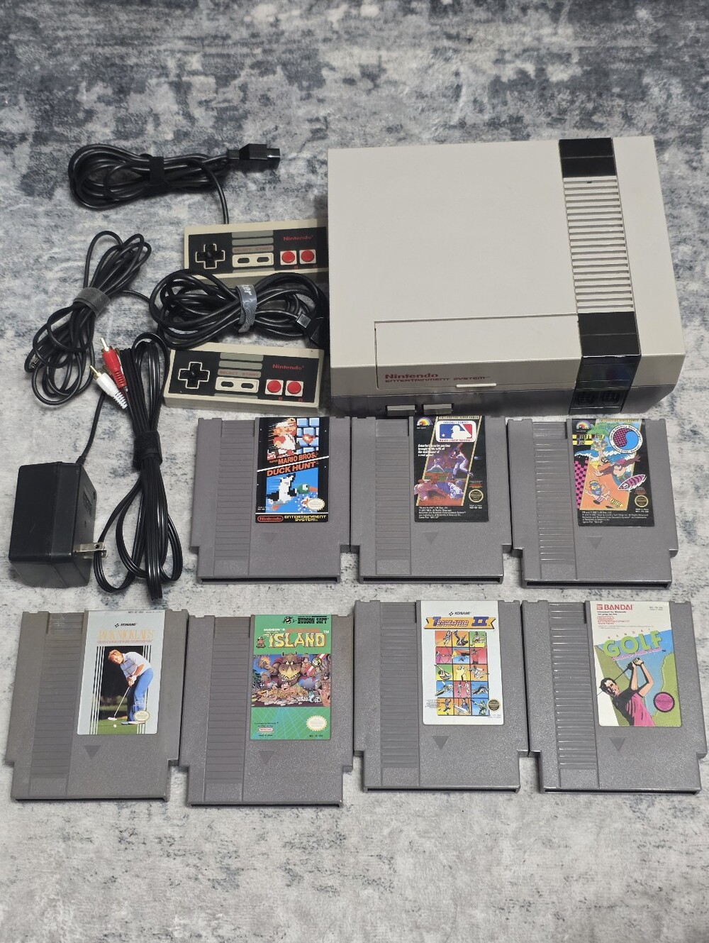 Nintendo NES Console 2 Controllers Cable and 7 Games (Work Well)